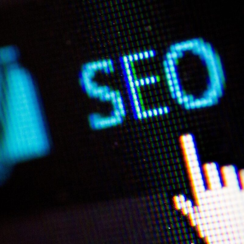 Imagen relacionada con Beneficios de hoy para el SEO "REDES SOCIALES"